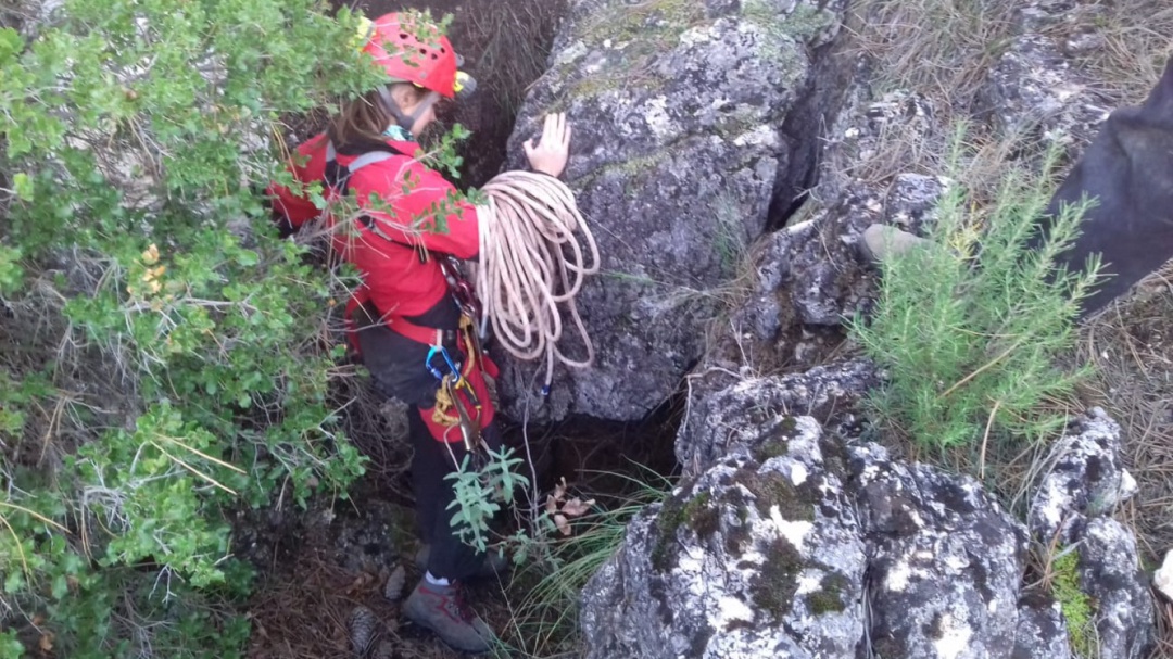Búsqueda de Christian en cuevas sin éxito