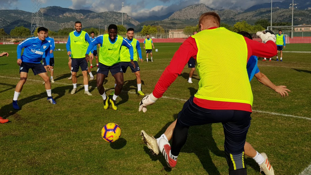 El Málaga se entrenó en Mallorca para el partido del sábado