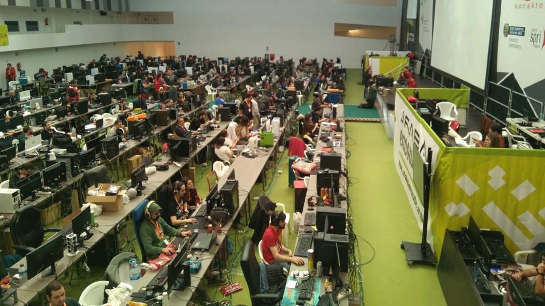 El Araba Encounter reúne a 3.000 aficionados de la tecnología en el palacio Europa