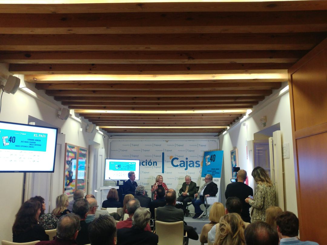 Fernando Jáuregui, Emilio Contreras y José María Izquierdo dialogan con María Esperanza Sánchez sobre la memoria periodística de la Constitución Española Fernando Jáuregui, Emilio Contreras y José María Izquierdo dialogan con María Esperanza Sánchez sobre la memoria periodística de la Constitución Española