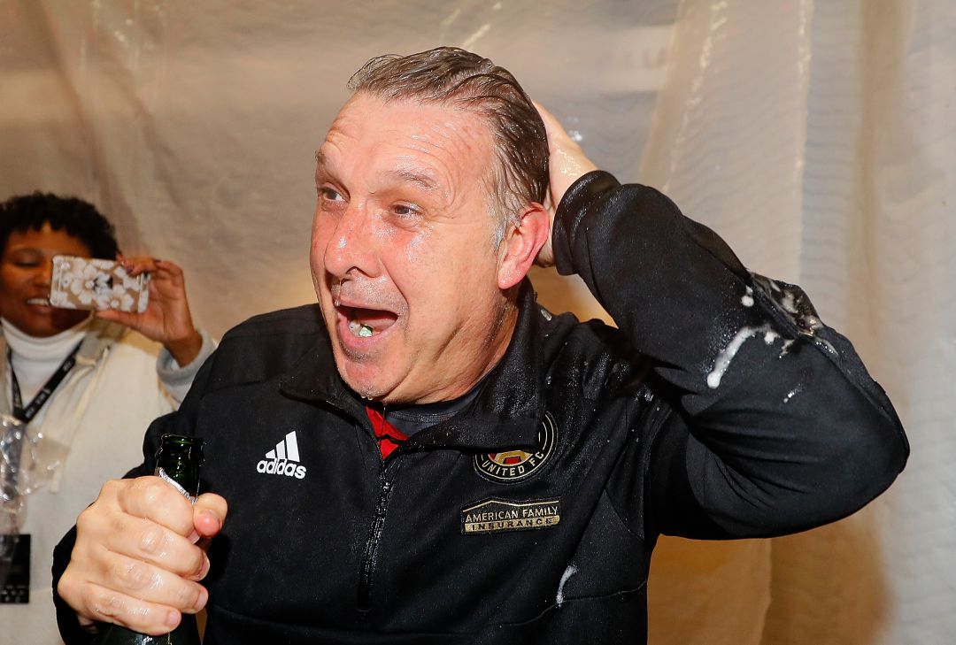 Martino celebra su victoria en la Liga de EEUU. Martino celebra su victoria en la Liga de EEUU.