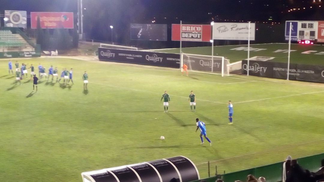 El balón parado lanza al Toledo (2-1)