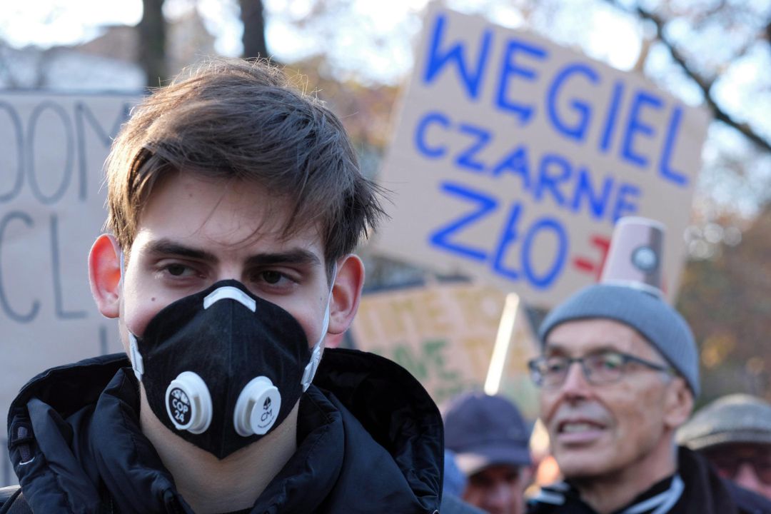Manifestantes piden a la adopción de medidas urgentes contra el cambio climático en la cumbre del Clima que la ONU está celebrando esta semana en Polonia.
Manifestantes piden a la adopción de medidas urgentes contra el cambio climático en la cumbre del Clima que la ONU está celebrando esta semana en Polonia.