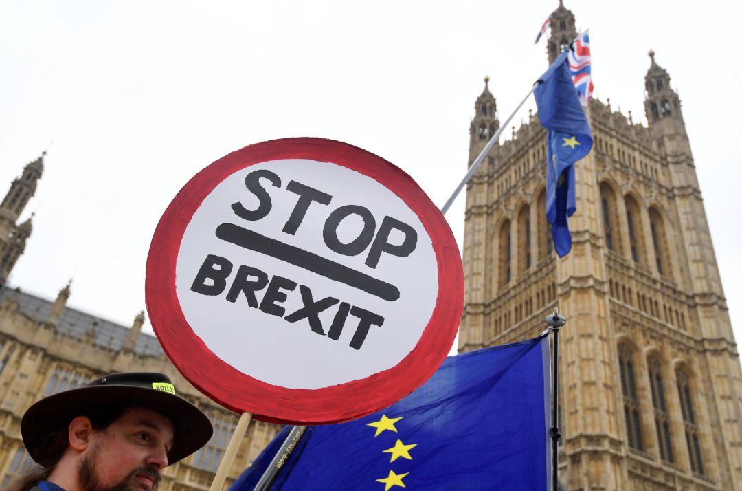 Manifestantes anti-brexit ante el Parlamento británico. Manifestantes anti-brexit ante el Parlamento británico.