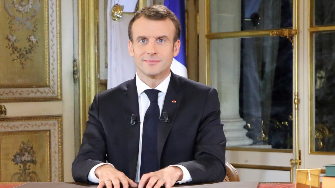 Macron sube el salario mínimo un 6% y baja impuestos a los pensionistas para calmar las protestas