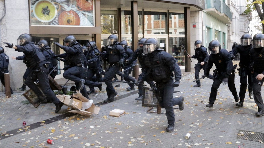 El conseller Buch aguanta la presión de Torra y cierra la puerta a ceses en la cúpula de los Mossos