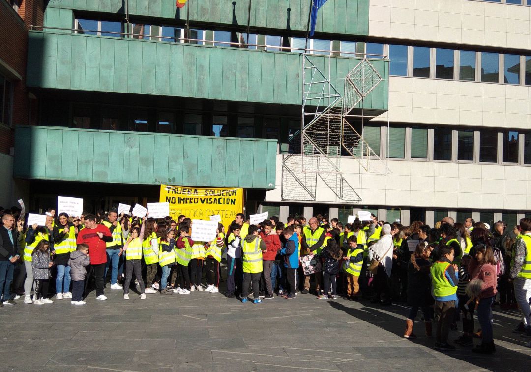 Padres y alumnos del Instituto Trueba de Barakaldo realizan este lunes una jornada de 'movilización pedagógica'