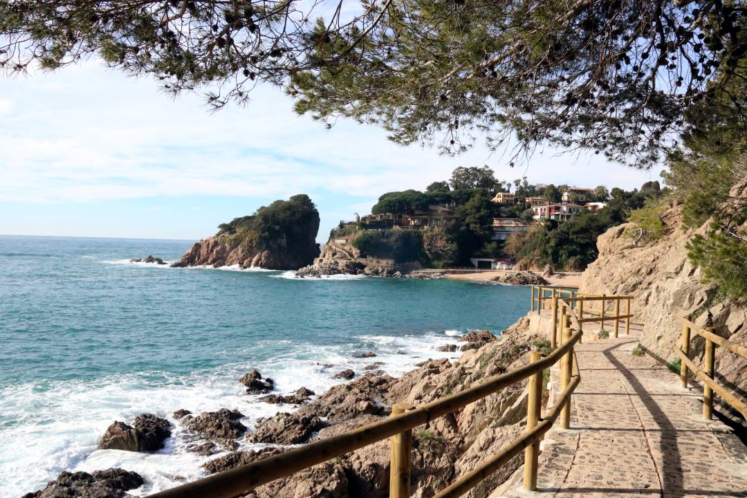 Imatge d'arxiu d'un camí de ronda Imatge d'arxiu d'un camí de ronda