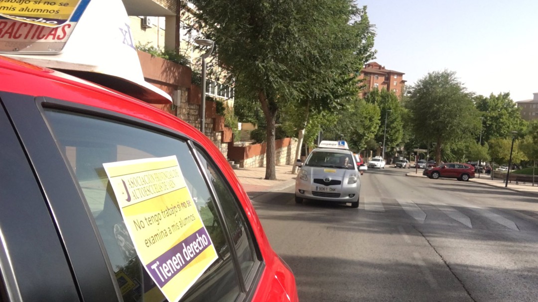 Casi 150 autoescuelas sin exámenes