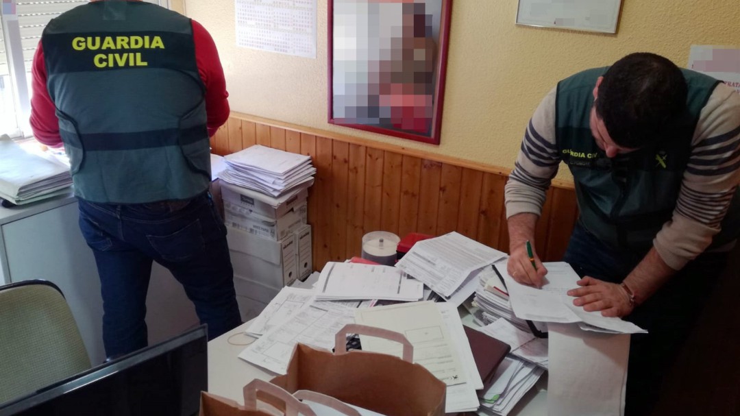 Esclarecen medio centenar de estafas en la contratación de pólizas de seguro para vehículos en Beniel