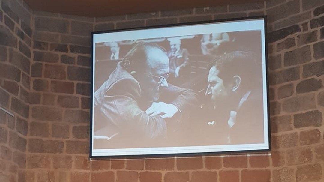 El Ayuntamiento de Cebreros y Correos homenajean a Adolfo Suárez
