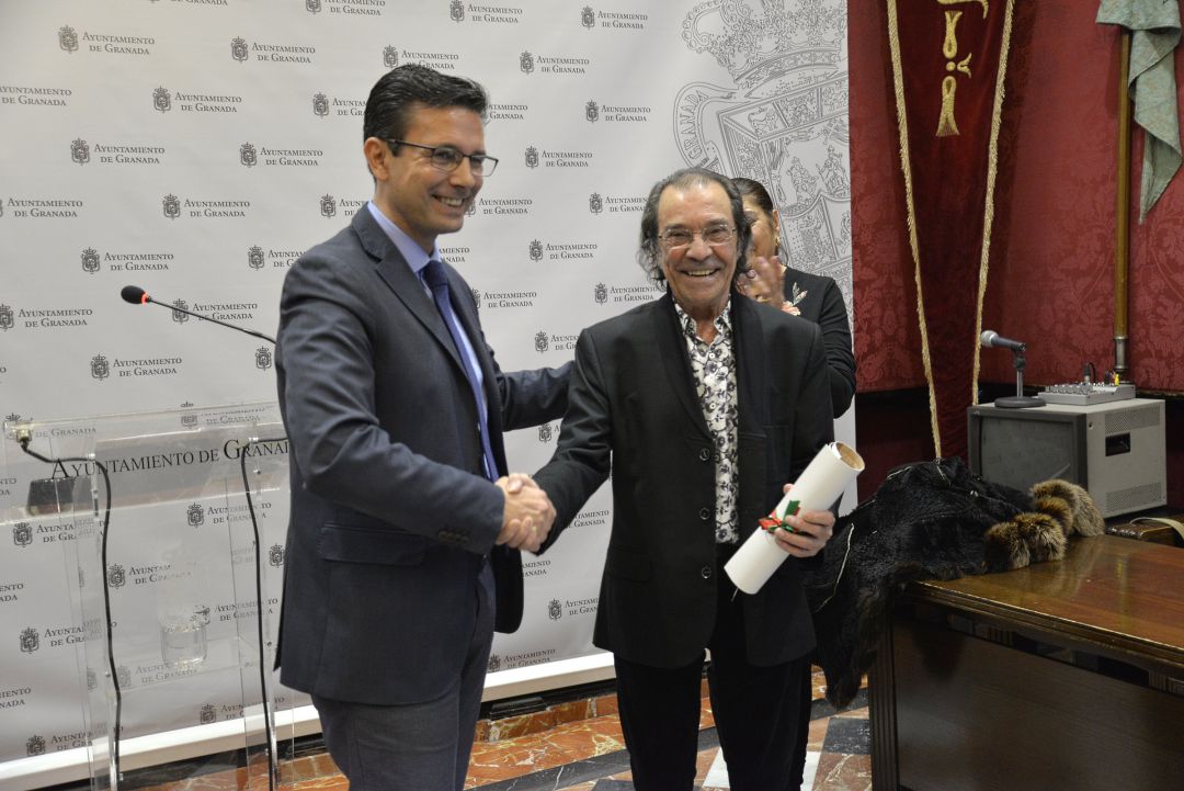 El alcalde entrega a Juan Habichuela el título de Embajador del Flamenco de Granada El alcalde entrega a Juan Habichuela el título de Embajador del Flamenco de Granada