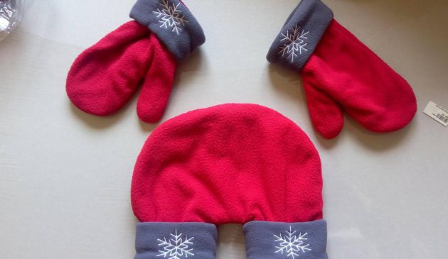 Los guantes para dos personas que aspiran a conquistar la Navidad. Los guantes para dos personas que aspiran a conquistar la Navidad.