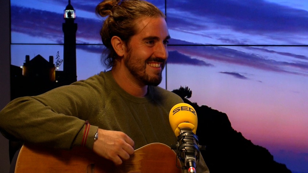 Andrés Suárez: Me ha emocionado que me hayas saludado con un buenas noches robaliza