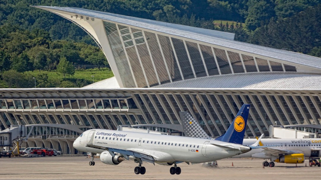 Récord de pasajeros en el aeropuerto de Loiu