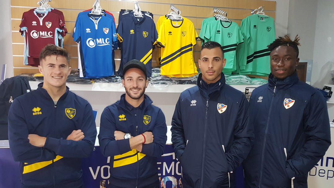 El Linares Deportivo presenta su tienda oficial en el centro de la ciudad