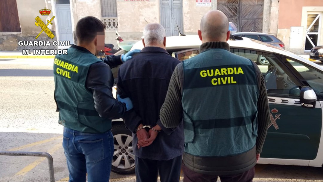 Especialistas en robar Citroën C-15 y Peugeot 205