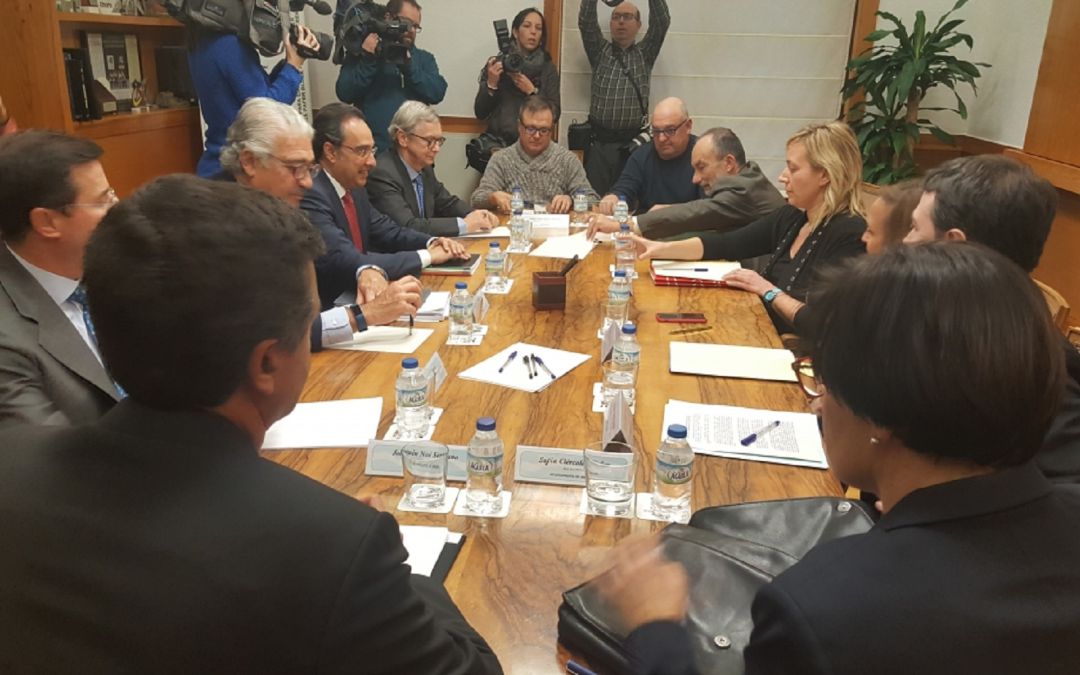 En la reunión han participado directivos de Endesa, representantes sindicales, la alcaldesa de Andorra, Sofía Ciércoles, y las consejeras de Industria y Educación, Marta Gastón y Mayte Pérez En la reunión han participado directivos de Endesa, representantes sindicales, la alcaldesa de Andorra, Sofía Ciércoles, y las consejeras de Industria y Educación, Marta Gastón y Mayte Pérez