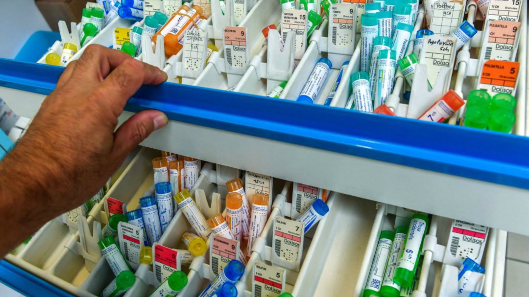Bruselas descarta revisar la normativa europea de productos homeopáticos
