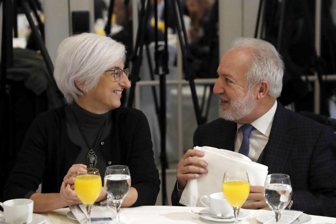 La fiscal general del Estado, María José Segarra (i), conversa con el secretario de Estado de Justicia, Manuel Jesús Dolz Lago, durante un desayuno informativo La fiscal general del Estado, María José Segarra (i), conversa con el secretario de Estado de Justicia, Manuel Jesús Dolz Lago, durante un desayuno informativo