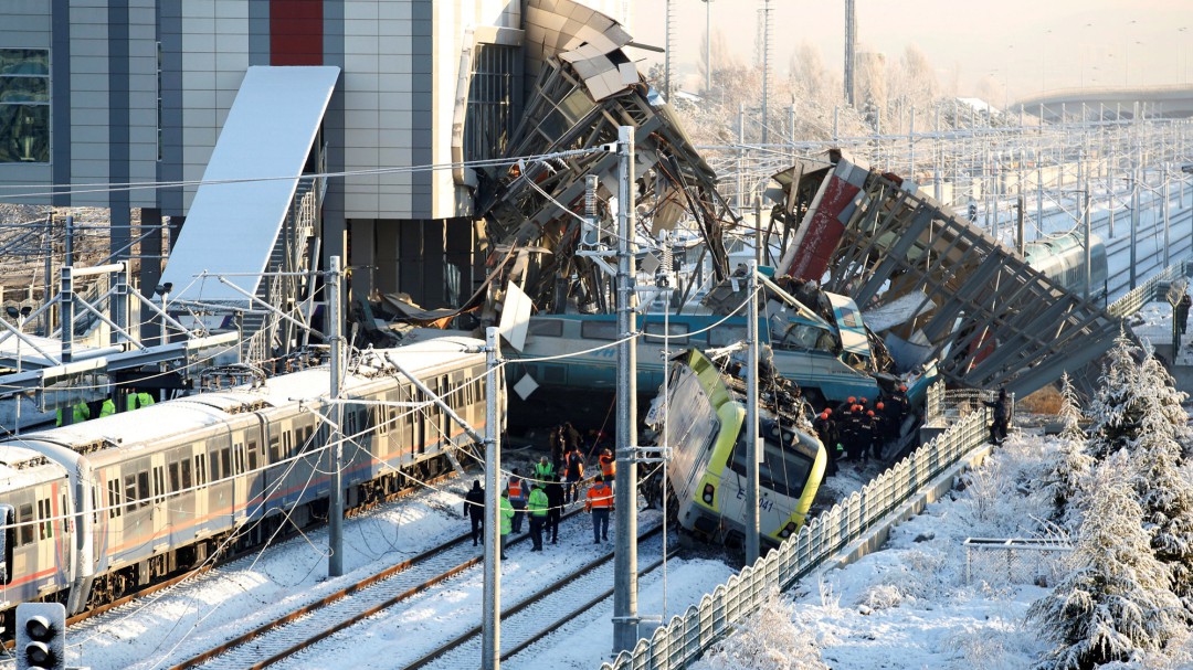 Al menos cuatro muertos y 43 heridos en un accidente de tren en Turquía