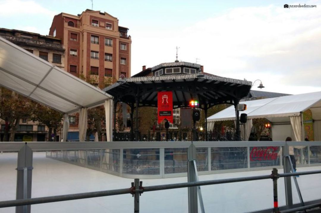 La pista de hielo instalada en la plaza del Ensanche de hace unos años. 