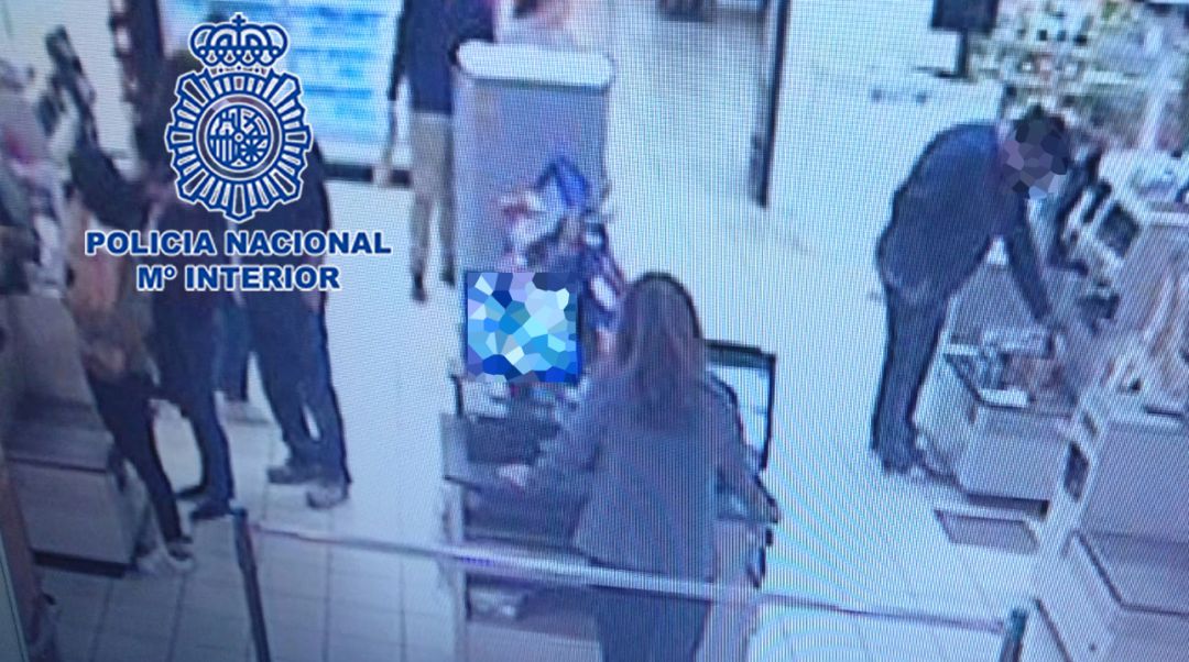 Detenido por simular el robo de su móvil Detenido por simular el robo de su móvil