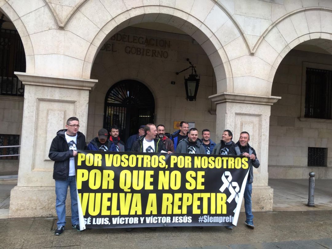 Amigos de José Luis Iranzo, en la sede de la Subdejegación del Gobierno en Teruel Amigos de José Luis Iranzo, en la sede de la Subdejegación del Gobierno en Teruel