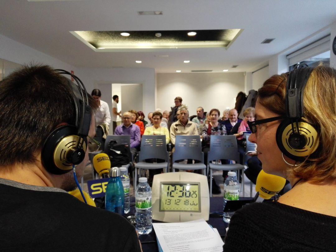 'Hoy por Hoy Vitoria' en directo desde el centro sociocultural de mayores de Lakua-Arriaga. 'Hoy por Hoy Vitoria' en directo desde el centro sociocultural de mayores de Lakua-Arriaga.