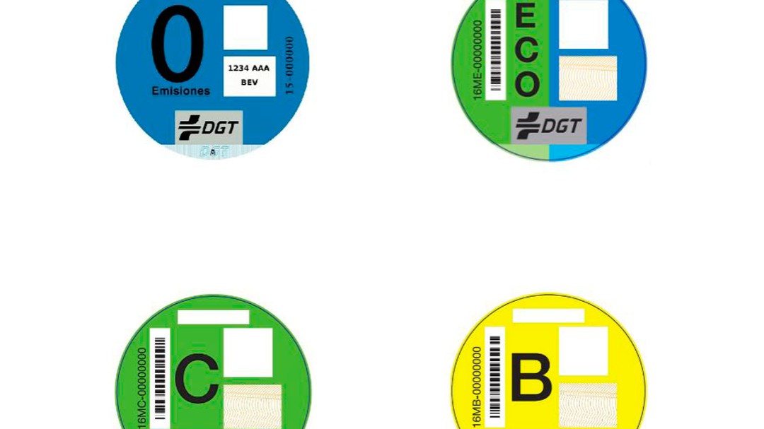 La DGT deja sin pegatina medioambiental a coches a los que sí les corresponde