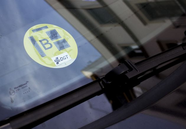 Juan consiguió la pegatina B para su coche aunque la DGT se la negaba. Juan consiguió la pegatina B para su coche aunque la DGT se la negaba.