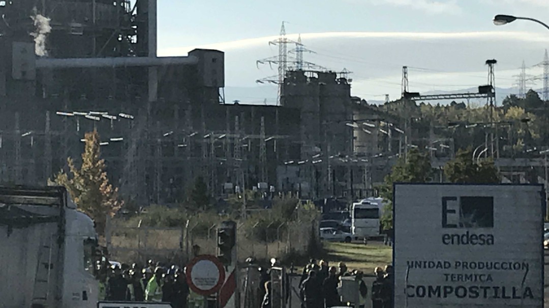 Primeros despidos de las auxiliares del parque de carbones de Endesa