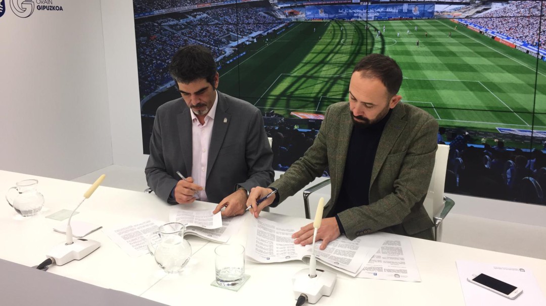 Ayuntamiento y Diputación firman el convenio que aportará cuatro millones a la reforma de Anoeta