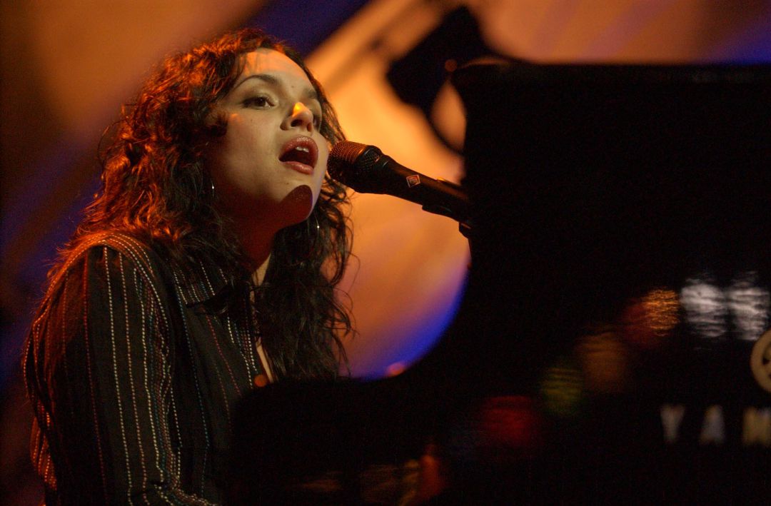 Norah Jones durante una actuación en Nueva York en el año 2003 Norah Jones durante una actuación en Nueva York en el año 2003