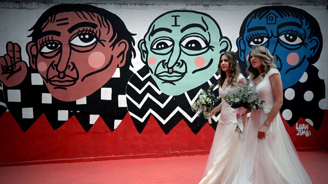 38 parejas del mismo sexo se casan a la vez en Brasil antes de que Bolsonaro sea presidente