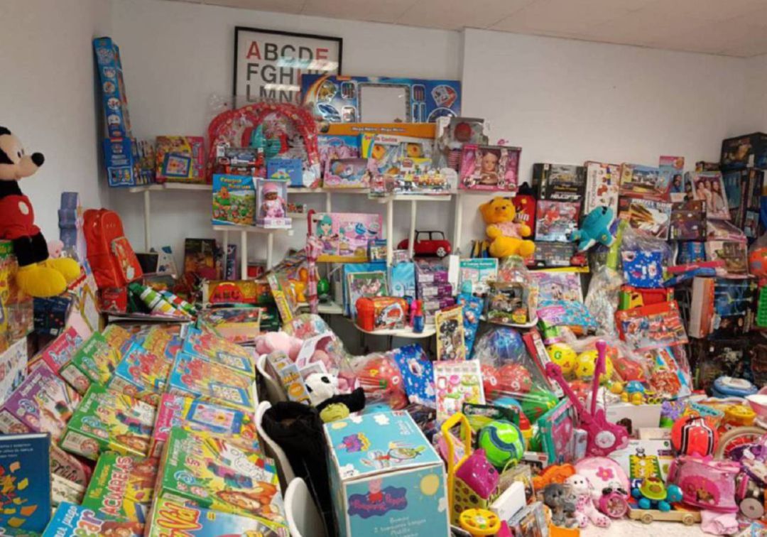 La fundación Cáritas Chavicar comienza su campaña 'Juguetes con Corazón' en el Centro Comercial Berceo
