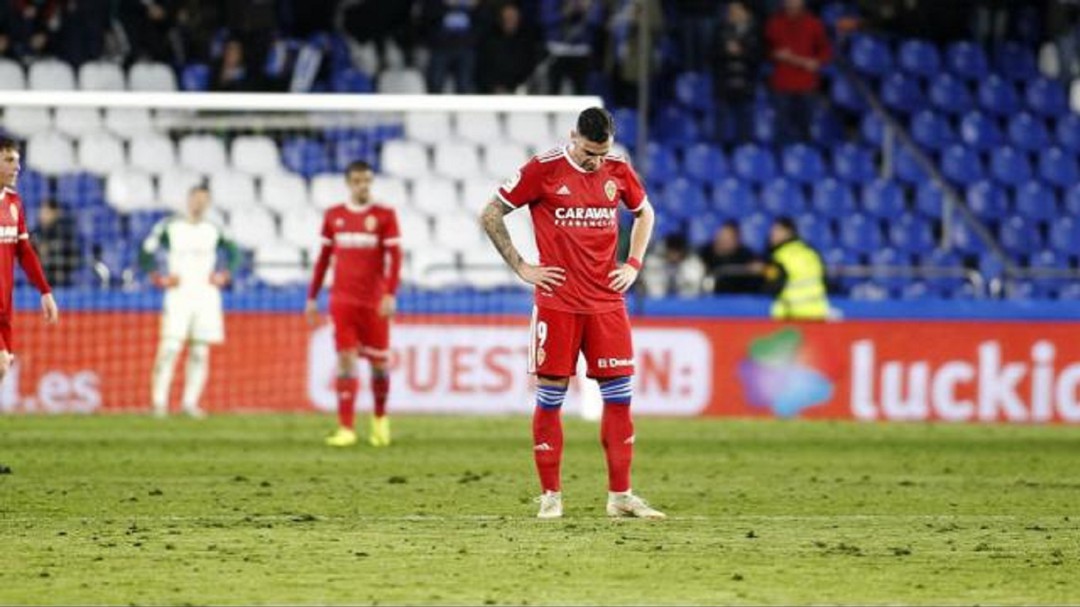 El Depor y el colegiado dejan al Zaragoza y a Lucas Alcaraz contra las cuerdas
