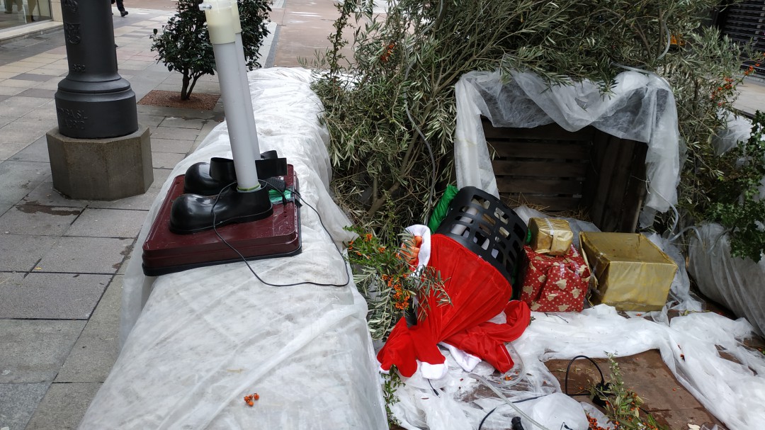 Destrozan el Papá Noel del conjunto navideño de Ponferrada