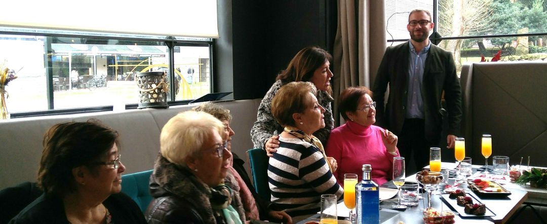 Beatriz mato se reúne con cigarreras y extrabajadoras de la Fábrica de Tabacos Beatriz mato se reúne con cigarreras y extrabajadoras de la Fábrica de Tabacos