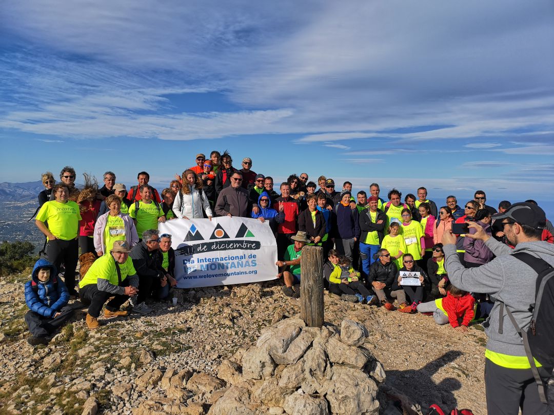 Foto de familia de subida a la cima del Montgó, con motivo del DIM 2018. Foto de familia de subida a la cima del Montgó, con motivo del DIM 2018.