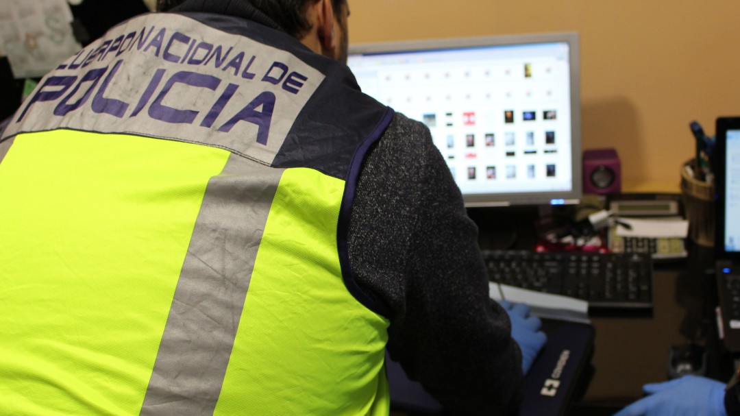 Piden tres años de cárcel para un vecino de Jaén que almacenaba 1.361 archivos pedófilos