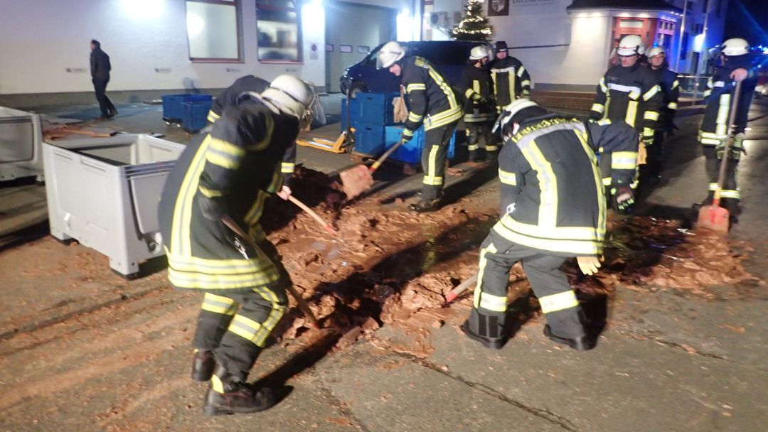 Los bomberos tuvieron que actuar durante más de dos horas Los bomberos tuvieron que actuar durante más de dos horas