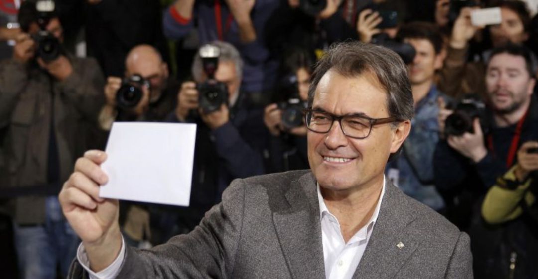 El Supremo rebaja a un año y un mes la inhabilitación de Artur Mas por el 9N El Supremo rebaja a un año y un mes la inhabilitación de Artur Mas por el 9N