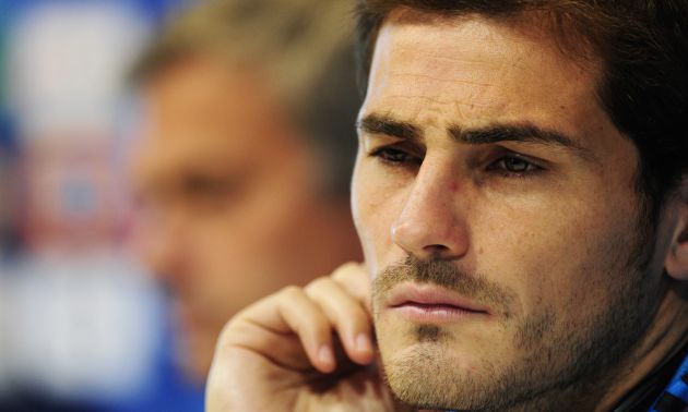 Foto de archivo de Casillas y Mourinho en una rueda de prensa Foto de archivo de Casillas y Mourinho en una rueda de prensa