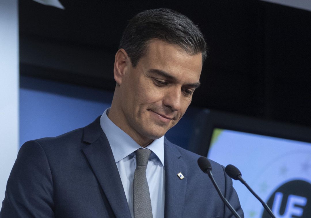 Sánchez convoca a los barones antes de verse con Torra