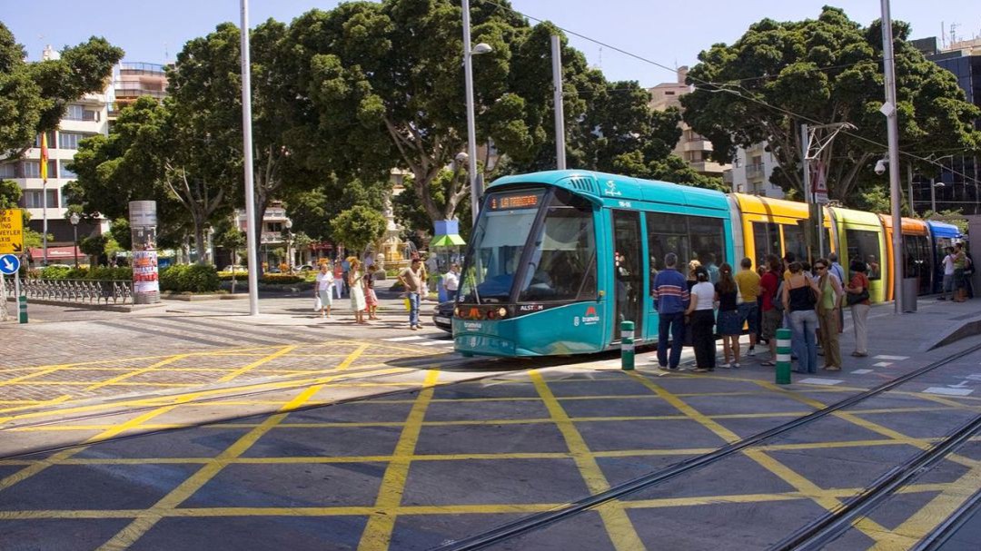 Los trabajadores del tranvía endurecen el calendario de movilizaciones