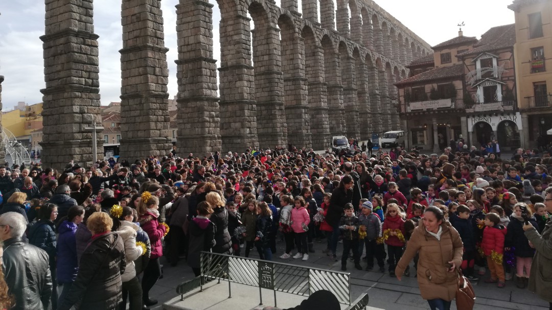 Los escolares felicitan la Navidad a la ciudad de Segovia