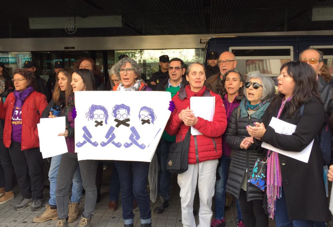 Concentración de la Assemblea Feminista frente a la Delegación del Gobierno Concentración de la Assemblea Feminista frente a la Delegación del Gobierno