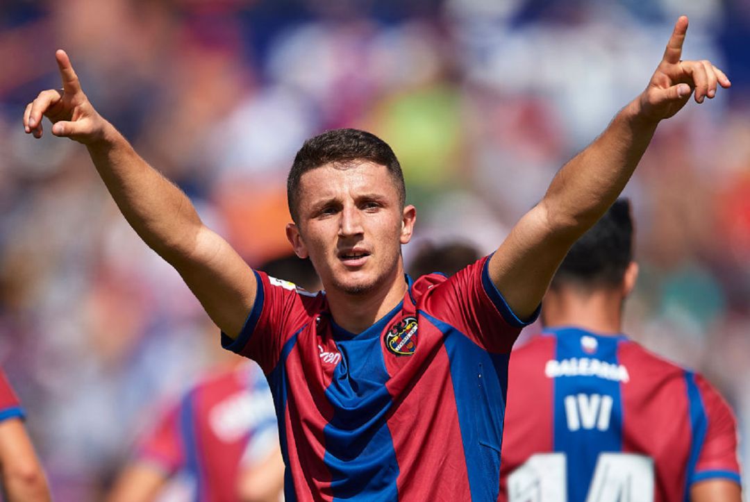 Bardhi celebrando uno de sus primeros goles con el Levante UD Bardhi celebrando uno de sus primeros goles con el Levante UD