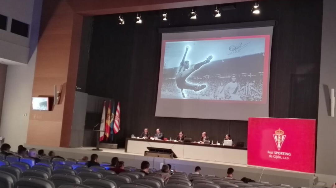Javier Fernández presume de números y lamenta "no haberlos trasladado al campo"
